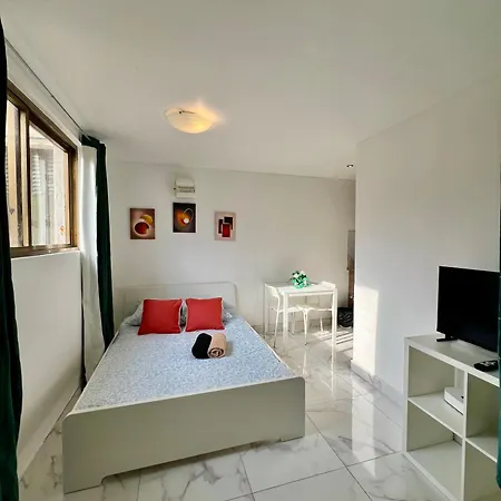 Chemin De Fer, Super Et Appartement *