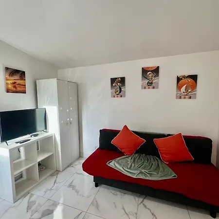 Chemin De Fer, Super Et Apartment