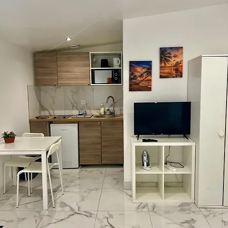 Chemin De Fer, Super Et Apartment *